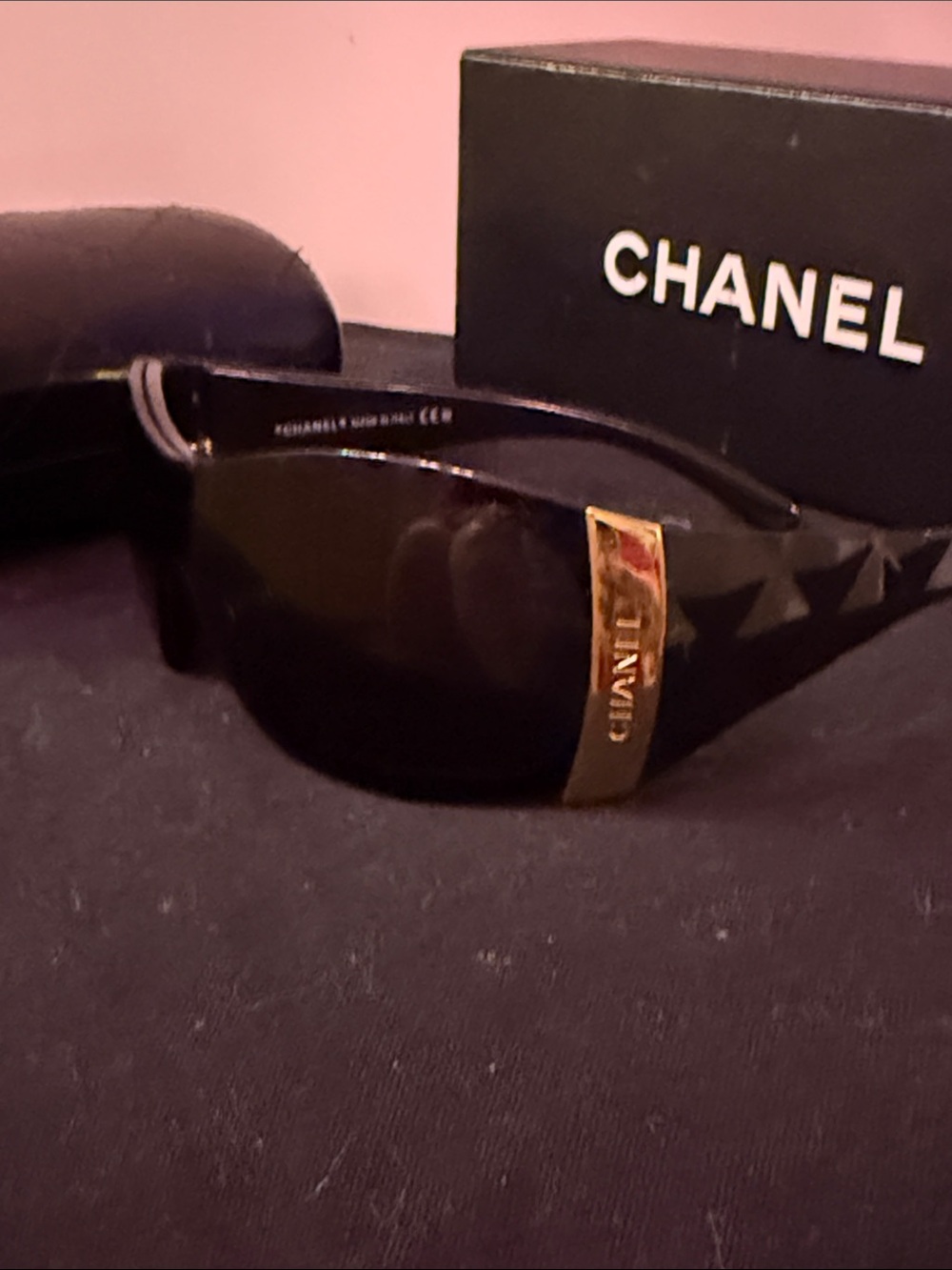 CHANEL Black and Gold Logo Ring - Picture 3 of 7